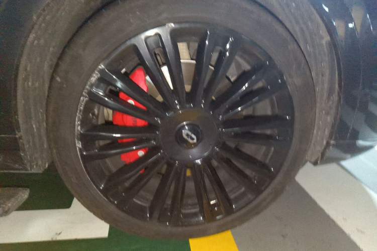 Used Hima AITO M9 2024 Range-Extended Ultra Version 52 kWh 5-Seater Model Right Front Wheel Hub