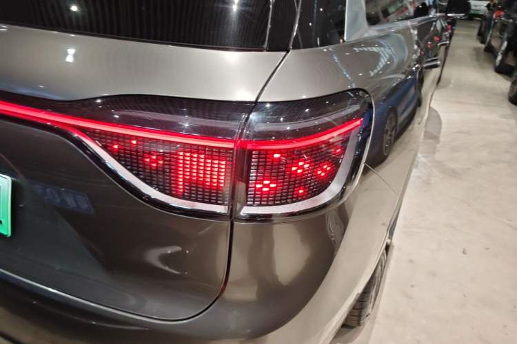 Used Hima AITO M9 2024 Range-Extended Ultra Version 42 kWh 6-Seater Model Right Rear Taillight
