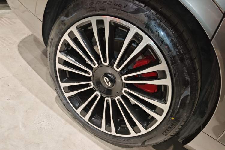 Used Hima AITO M9 2024 Range-Extended Ultra Version 42 kWh 6-Seater Model Right Rear Wheel Hub