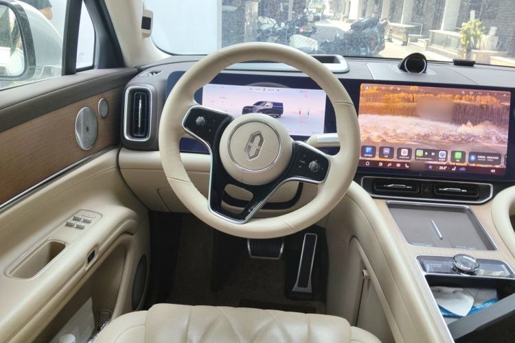 Used Hima AITO M9 2024 Range-Extended Ultra Version 42 kWh 6-Seater Model Steering Wheel