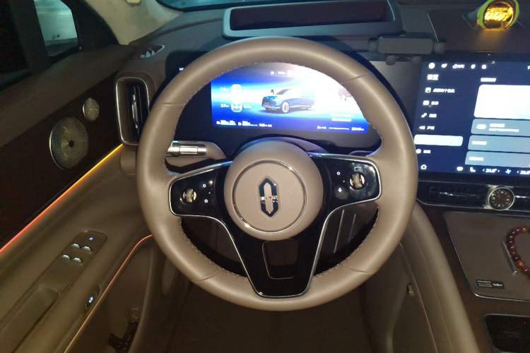 Used Hima AITO M9 2024 Range-Extended Ultra Version 52 kWh 5-Seater Model Steering Wheel