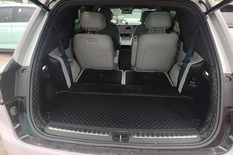 Used Hima AITO M9 2024 All-Electric Ultra Version 100 kWh 6-Seater Model Trunk