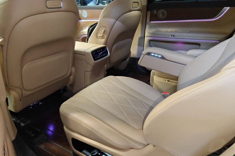 Used Hima AITO M9 2024 Range-Extended Ultra Version 42 kWh 6-Seater Model Interior 4