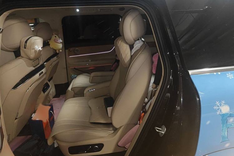 Used Hima AITO M9 2024 Range-Extended Ultra Version 42 kWh 6-Seater Model Interior 4