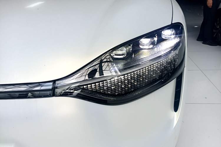 Used Hima AITO M9 2024 Range-Extended Max Edition 42 kWh 6-Seater Version Left Front Headlight