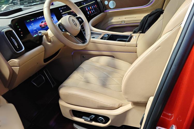Used Hima AITO M9 2024 Range-Extended Ultra Version 42 kWh 6-Seater Model Left Front Seat