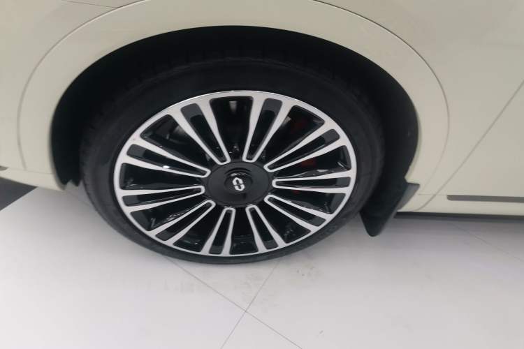 Used Hima AITO M9 2024 Range-Extended Ultra Version 42 kWh 6-Seater Model Left Front Wheel Hub