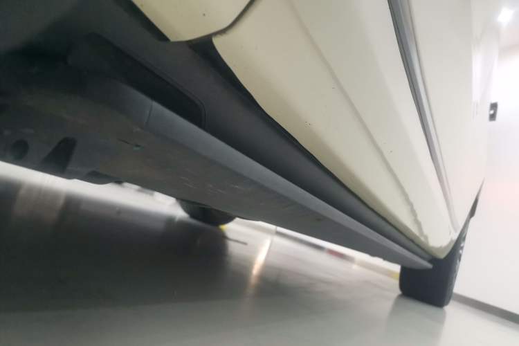 Used Hima AITO M9 2024 Range-Extended Ultra Version 42 kWh 6-Seater Model Left Side Sill