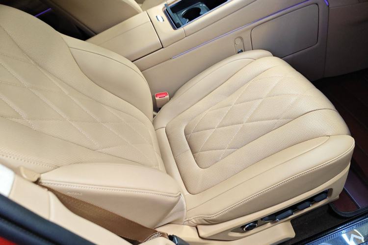 Used Hima AITO M9 2024 Range-Extended Ultra Version 42 kWh 6-Seater Model Right Front Seat