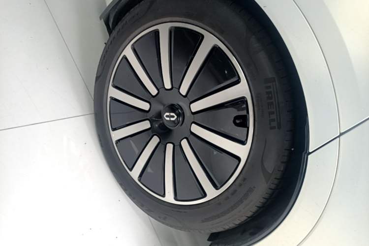 Used Hima AITO M9 2024 Range-Extended Max Edition 42 kWh 6-Seater Version Right Rear Wheel Hub