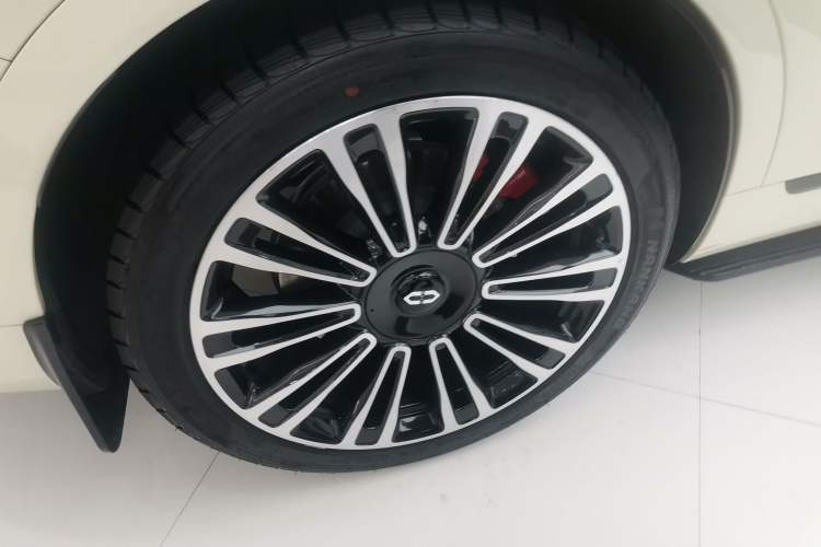 Used Hima AITO M9 2024 Range-Extended Ultra Version 42 kWh 6-Seater Model Right Rear Wheel Hub