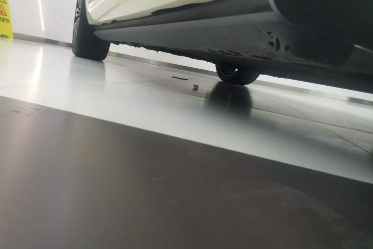 Used Hima AITO M9 2024 Range-Extended Ultra Version 42 kWh 6-Seater Model Right Side Sill