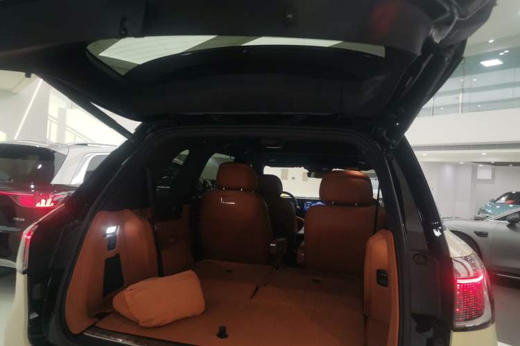 Used Hima AITO M9 2024 Range-Extended Ultra Version 42 kWh 6-Seater Model Trunk