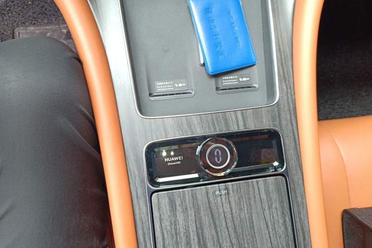 Used Hima AITO M9 2024 Range-Extended Ultra Version 42 kWh 6-Seater Model Gear Lever