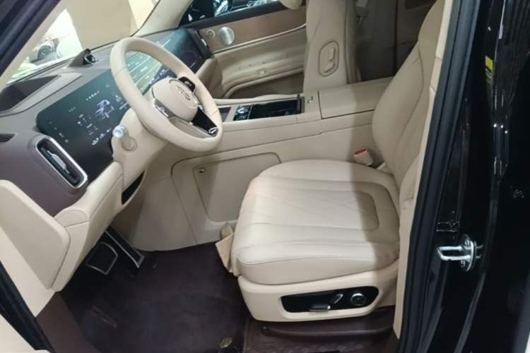 Used Hima AITO M9 2024 Range-Extended Ultra Version 52 kWh 6-Seater Model Left Front Seat