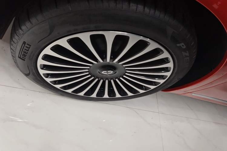 Used Hima AITO M9 2024 All-Electric Ultra Version 100 kWh 5-Seater Model Left Front Wheel Hub