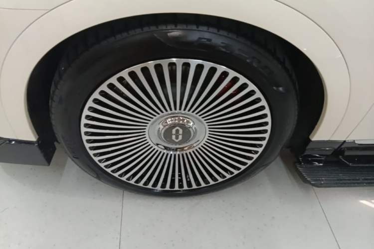 Used Hima AITO M9 2024 Range-Extended Ultra Version 52 kWh 6-Seater Model Left Front Wheel Hub