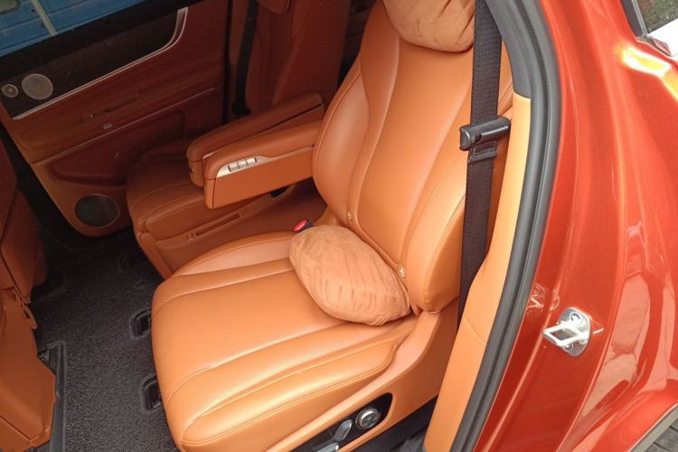 Used Hima AITO M9 2024 Range-Extended Ultra Version 42 kWh 6-Seater Model Left Rear Seat