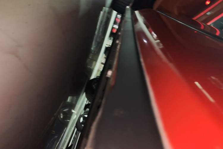 Used Hima AITO M9 2024 All-Electric Ultra Version 100 kWh 5-Seater Model Left Side Sill