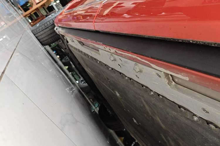 Used Hima AITO M9 2024 All-Electric Ultra Version 100 kWh 5-Seater Model Left Side Sill