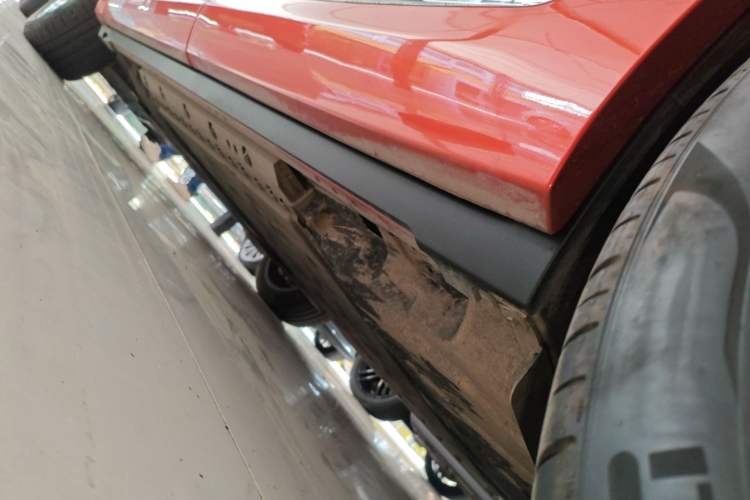 Used Hima AITO M9 2024 Range-Extended Ultra Version 52 kWh 6-Seater Model Left Side Sill