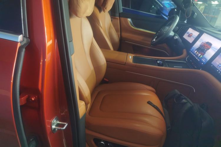 Used Hima AITO M9 2024 Range-Extended Max Edition 42 kWh 6-Seater Version Right Front Seat