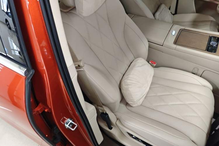 Used Hima AITO M9 2024 Range-Extended Ultra Version 42 kWh 6-Seater Model Right Front Seat