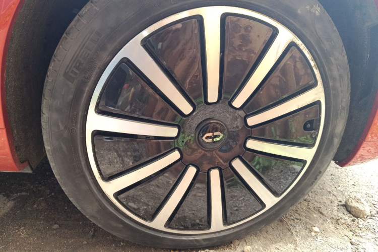 Used Hima AITO M9 2024 Range-Extended Ultra Version 42 kWh 6-Seater Model Right Front Wheel Hub