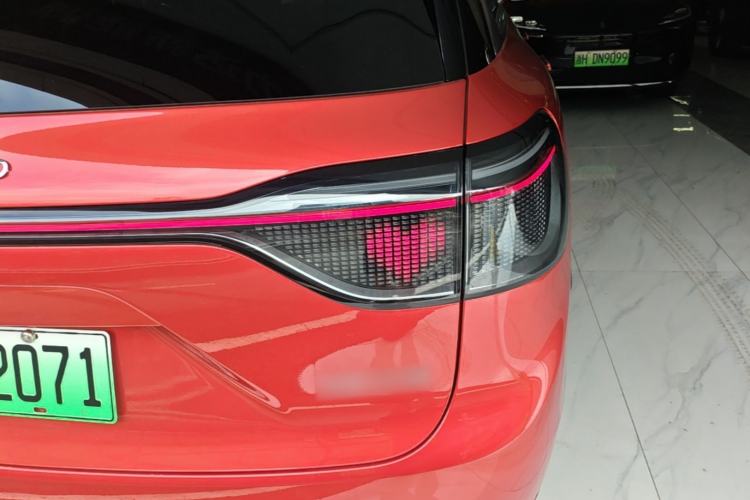 Used Hima AITO M9 2024 All-Electric Ultra Version 100 kWh 5-Seater Model Right Rear Taillight