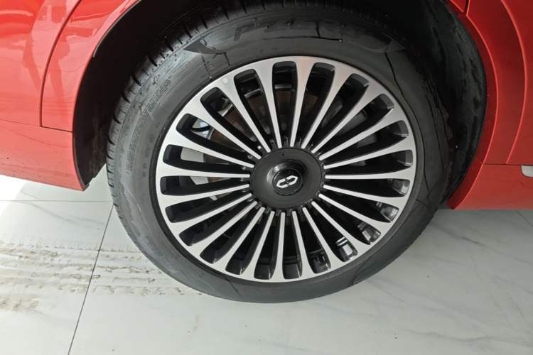 Used Hima AITO M9 2024 All-Electric Ultra Version 100 kWh 5-Seater Model Right Rear Wheel Hub