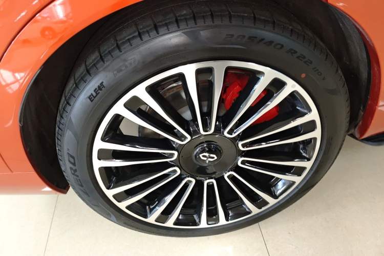 Used Hima AITO M9 2024 Range-Extended Ultra Version 42 kWh 6-Seater Model Right Rear Wheel Hub