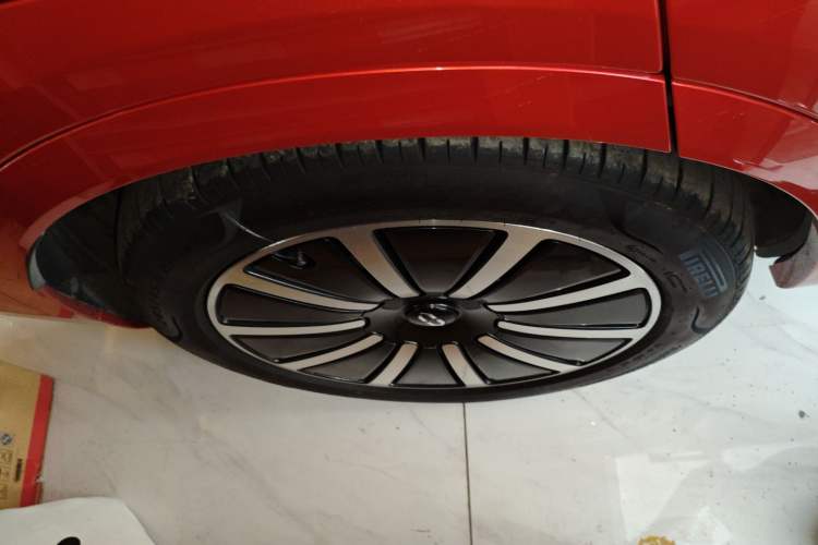 Used Hima AITO M9 2024 Range-Extended Ultra Version 52 kWh 6-Seater Model Right Rear Wheel Hub