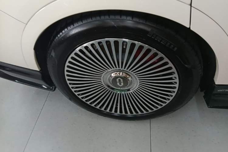 Used Hima AITO M9 2024 Range-Extended Ultra Version 52 kWh 6-Seater Model Right Rear Wheel Hub