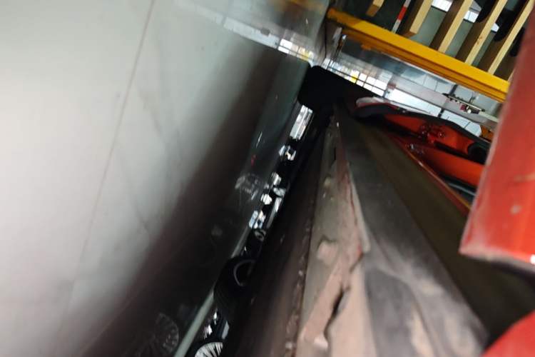 Used Hima AITO M9 2024 All-Electric Ultra Version 100 kWh 5-Seater Model Right Side Sill