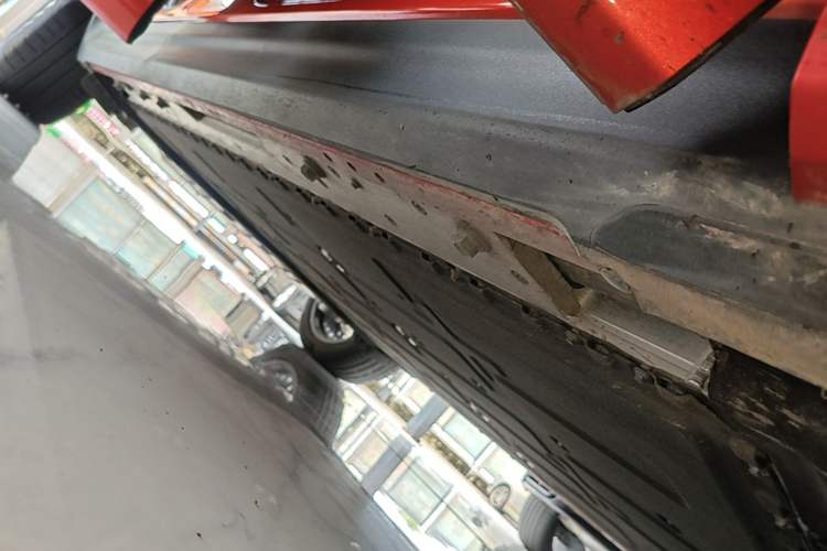 Used Hima AITO M9 2024 All-Electric Ultra Version 100 kWh 5-Seater Model Right Side Sill