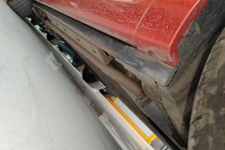 Used Hima AITO M9 2024 Range-Extended Ultra Version 52 kWh 6-Seater Model Right Side Sill