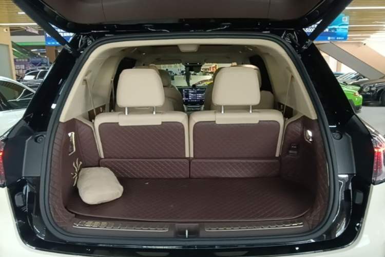 Used Hima AITO M9 2024 Range-Extended Ultra Version 52 kWh 6-Seater Model Trunk