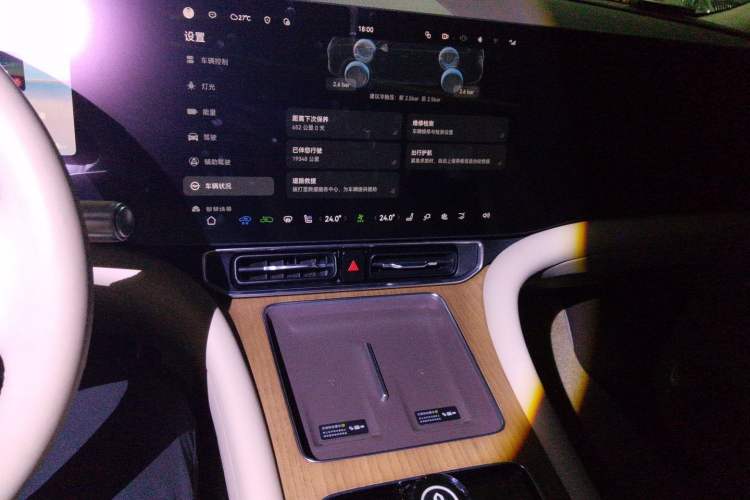 Used Hima AITO M9 2025 All-Electric Max Version 100 kWh 6-Seater Audio And AC Panel