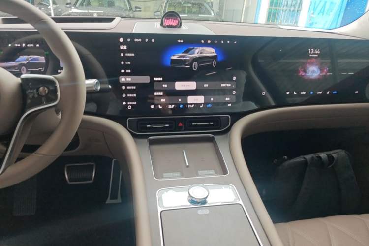Used Hima AITO M9 2025 Model Range-Extended Max Edition 52kWh 6-seater (896-line LiDAR) Audio And AC Panel