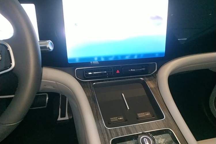 Used Hima AITO M9 2025 Extended-Range Ultra Version 52 kWh 5-Seater Edition Audio And AC Panel