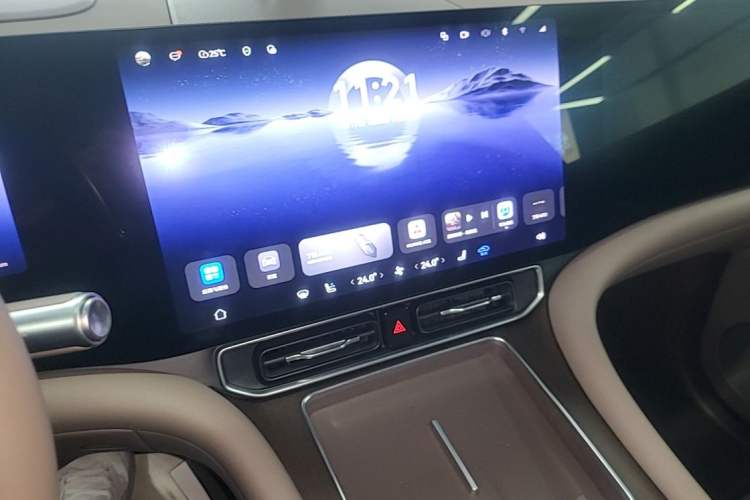 Used Hima AITO M9 2025 Extended-Range Ultra Version 52 kWh 6-Seater Audio And AC Panel