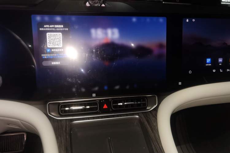 Used Hima AITO M9 2025 Extended-Range Ultra Version 52 kWh 6-Seater Audio And AC Panel