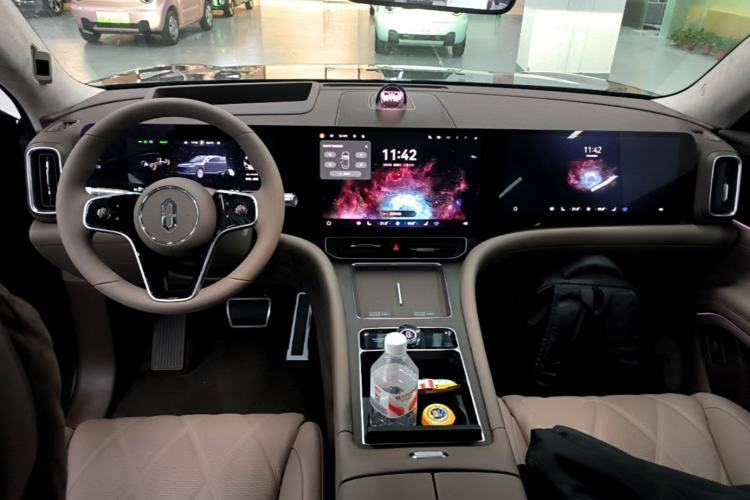 Used Hima AITO M9 2025 Model Range-Extended Ultra Edition 52kWh 6-seater (896-line LiDAR) Center Console