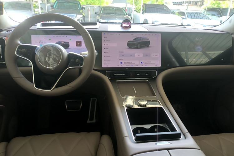 Used Hima AITO M9 2025 Model Range-Extended Max Edition 52kWh 6-seater (896-line LiDAR) Center Console