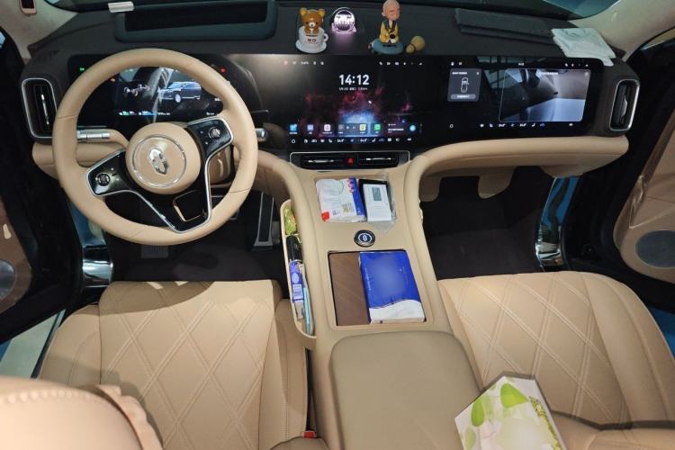 Used Hima AITO M9 2025 Extended-Range Ultra Version 52 kWh 5-Seater Edition Center Console