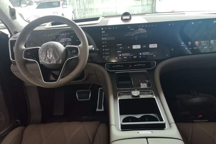 Used Hima AITO M9 2025 Extended-Range Max Version 52 kWh 6-Seater Edition Center Console