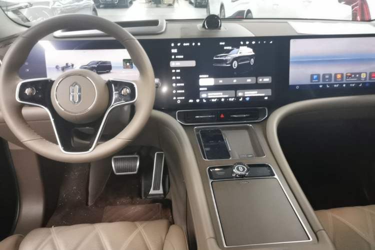 Used Hima AITO M9 2025 Extended-Range Ultra Version 52 kWh 5-Seater Edition Center Console