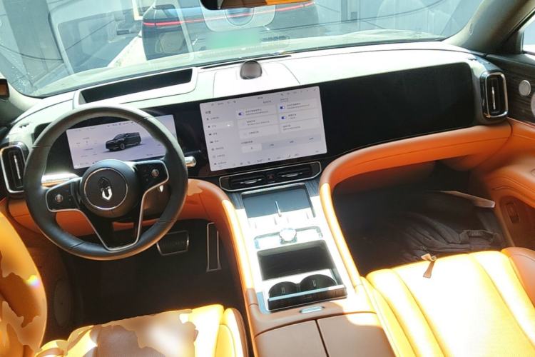 Used Hima AITO M9 2025 Extended-Range Max Version 52 kWh 6-Seater Edition Center Console