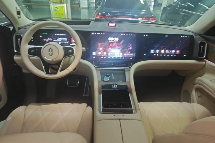 Used Hima AITO M9 2025 Extended-Range Ultra Version 52 kWh 6-Seater Center Console