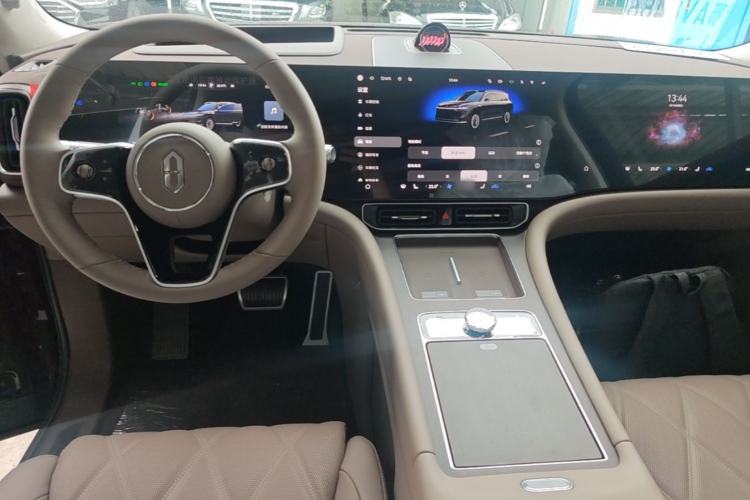 Used Hima AITO M9 2025 Model Range-Extended Max Edition 52kWh 6-seater (896-line LiDAR) Center Console